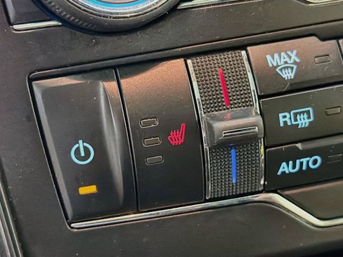 Used 2017 Ford Explorer XLT w/ Equipment Group 202A AWD/4WD image 25