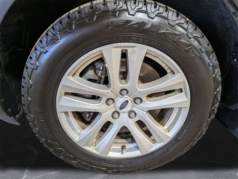 Used 2018 Ford Explorer XLT image 30