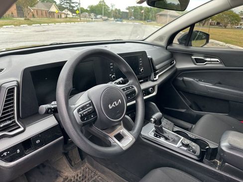 Used 2023 Kia Sportage LX FWD image 9
