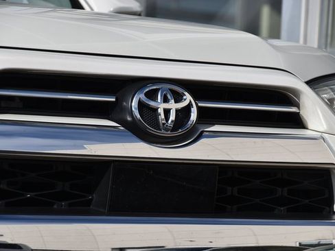 Used 2020 Toyota 4Runner Limited image 15