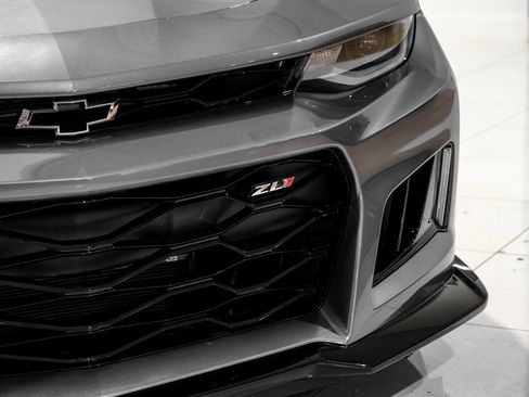 Used 2020 Chevrolet Camaro ZL1 image 41