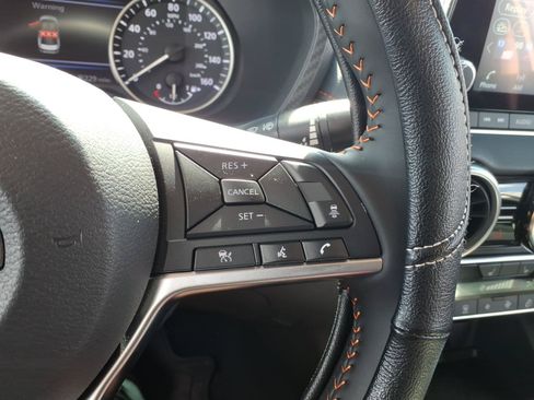 Used 2025 Nissan Sentra SR w/ Trunk Package FWD image 14