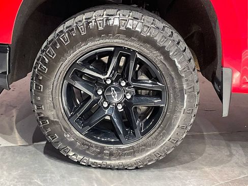 Used 2021 Chevrolet Silverado 1500 Custom Trail Boss w/ LPO, Dark Essentials Package AWD/4WD image 17