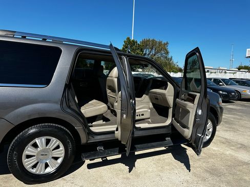 Used 2012 Lincoln Navigator 2WD image 33