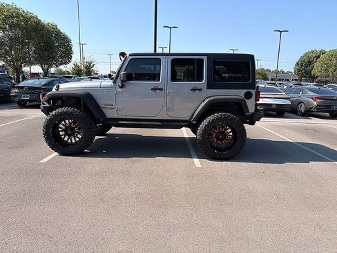 Used 2018 Jeep Wrangler Unlimited Sport S AWD/4WD image 11