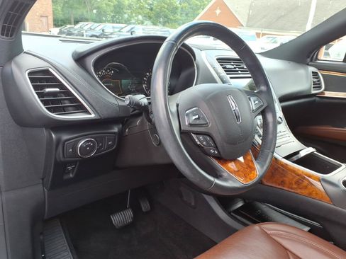 Used 2017 Lincoln MKX Reserve w/ Driver Assistance Package AWD/4WD image 14