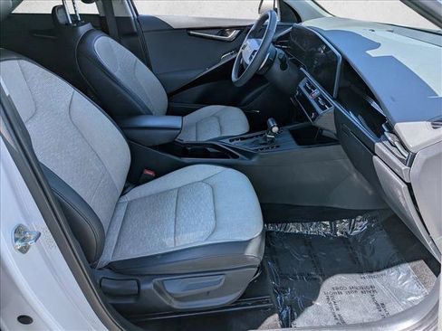 Used 2023 Kia Niro SX Touring FWD image 29