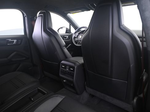 Certified 2022 Porsche Cayenne Turbo GT AWD/4WD image 17