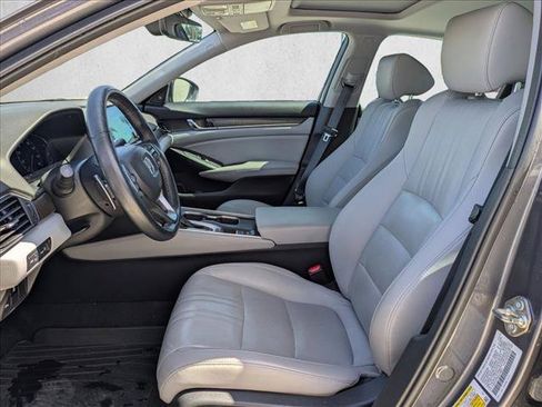 Used 2018 Honda Accord Touring image 17