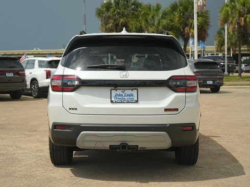 Used 2025 Honda Pilot TrailSport image 5