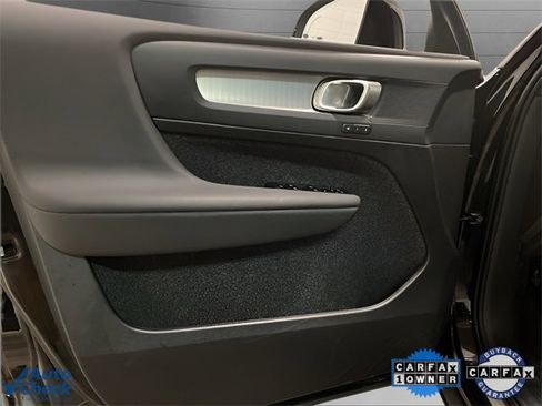 Used 2025 Volvo XC40 B5 Core image 80