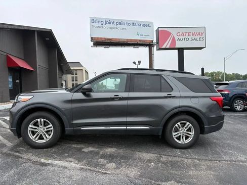 Used 2020 Ford Explorer XLT w/ Equipment Group 202A AWD/4WD image 2