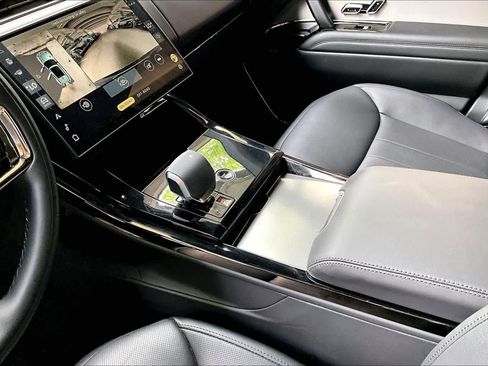 Used 2025 Land Rover Range Rover Sport Dynamic SE image 16