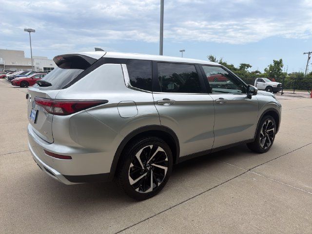Used 2024 Mitsubishi Outlander SE AWD/4WD image 5