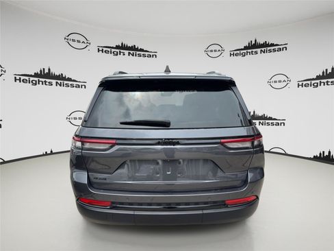 Used 2023 Jeep Grand Cherokee Altitude AWD/4WD image 3