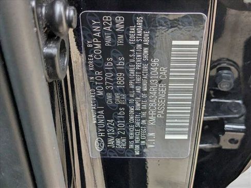 Used 2024 Hyundai Venue SEL image 22