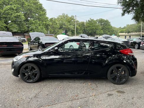 Used 2016 Hyundai Veloster w/ Option Group 02 image 2