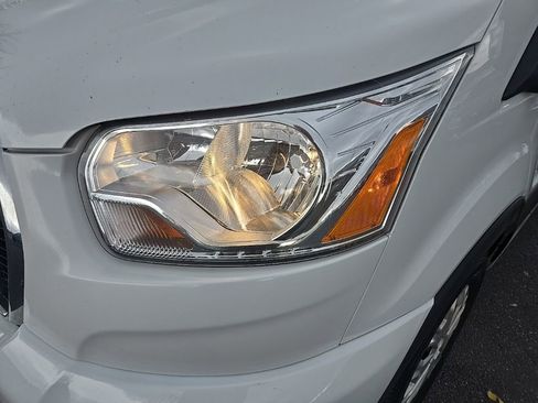 Used 2022 Ford Transit 350 XLT image 32