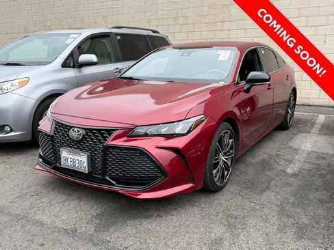 Used 2019 Toyota Avalon XSE image 2