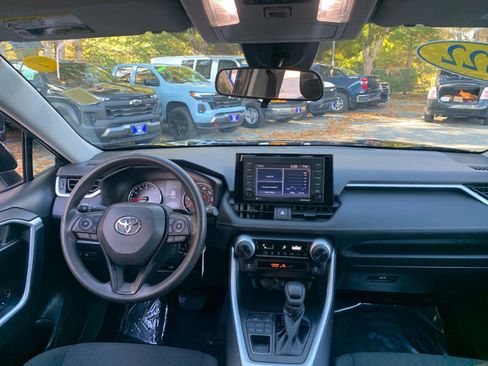 Used 2022 Toyota RAV4 LE image 36