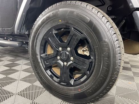 Used 2020 Jeep Wrangler Sport image 15