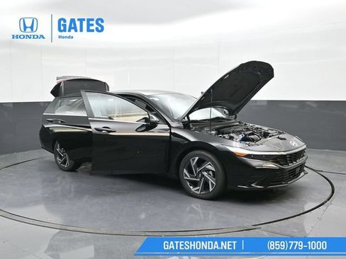 Used 2025 Hyundai Elantra Limited w/ Cargo Package FWD image 62