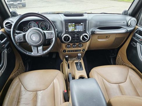 Used 2013 Jeep Wrangler Unlimited Sahara w/ Dual Top Group AWD/4WD image 9