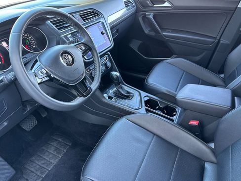 Used 2021 Volkswagen Tiguan SE image 10