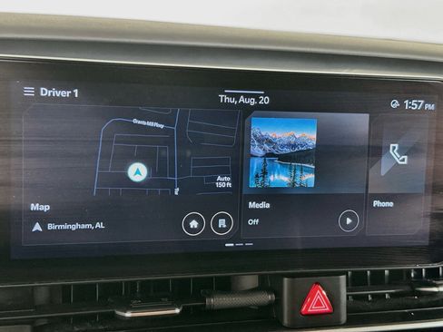 Used 2025 Kia Carnival FWD image 21