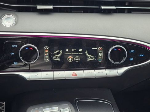 Used 2025 Genesis GV70 3.5T Sport w/ Sport Advanced Package image 16