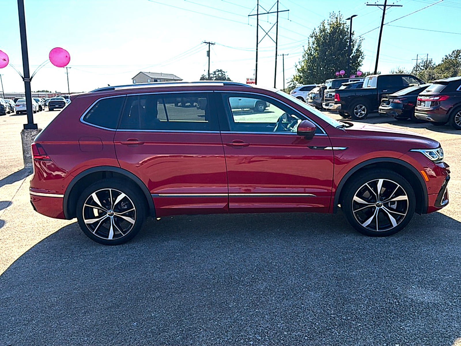 Used 2024 Volkswagen Tiguan SEL R-Line AWD/4WD image 4