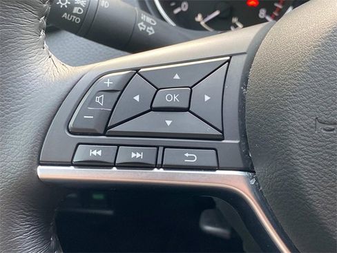 Used 2019 Nissan Rogue SV w/ Premium Package image 19