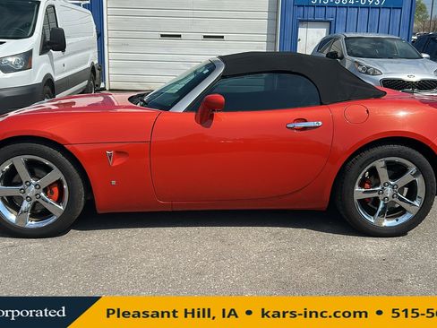 Used 2008 Pontiac Solstice Convertible w/ Premium Package image 1