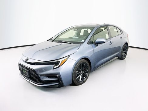Used 2023 Toyota Corolla SE w/ SE Premium Package FWD image 3