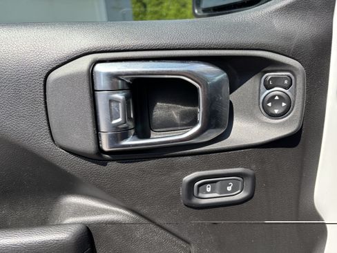 Used 2025 Jeep Wrangler Unlimited Sport AWD/4WD image 17