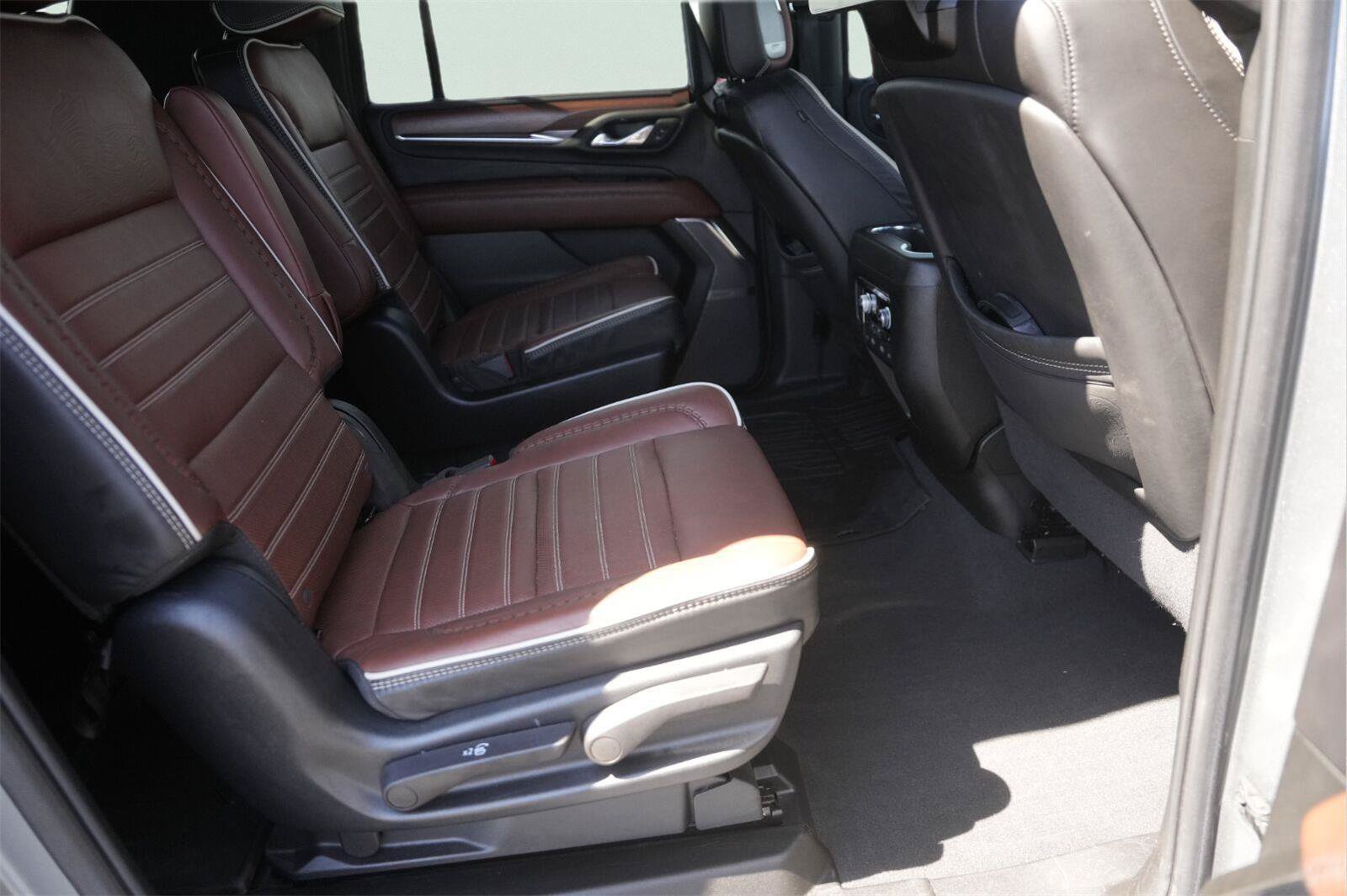 Used 2023 GMC Yukon XL Denali Ultimate w/ LPO, Floor Liner Package AWD/4WD image 18