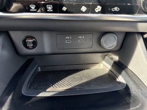 Used 2025 Nissan Rogue SV image 23