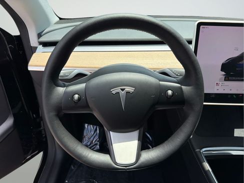 Used 2024 Tesla Model Y Long Range AWD/4WD image 13
