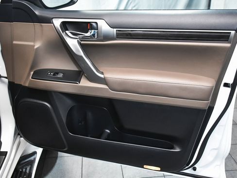 Used 2023 Lexus GX 460 Premium image 16