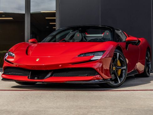 Used 2024 Ferrari SF90 Spider image 1