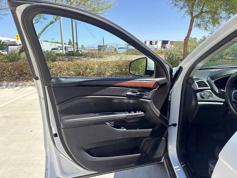 Used 2016 Cadillac SRX Luxury w/ Driver Awareness Package FWD image 18
