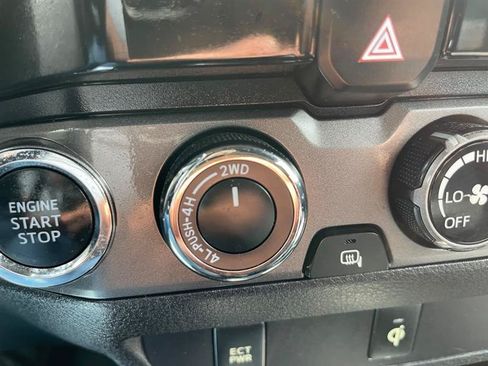 Used 2017 Toyota Tacoma TRD Off-Road w/ Tow Package (A/T) AWD/4WD image 22
