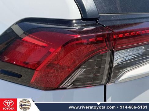 Used 2022 Toyota RAV4 XLE w/ Convenience Package AWD/4WD image 9