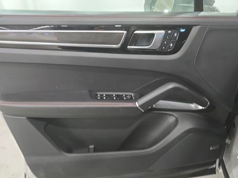 Certified 2023 Porsche Cayenne Turbo S AWD/4WD image 19