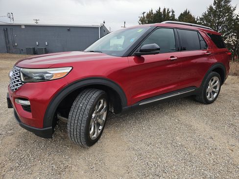 Used 2020 Ford Explorer Platinum w/ Premium Technology Package image 8