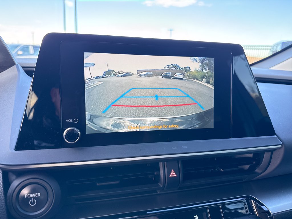 Used 2024 Toyota Prius LE FWD image 34