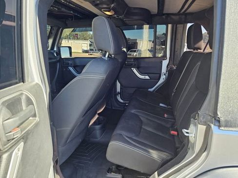 Used 2016 Jeep Wrangler Unlimited Sahara w/ Connectivity Group image 14