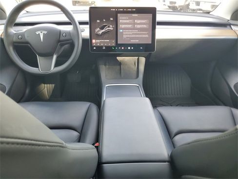 Used 2023 Tesla Model 3 Standard Range image 13