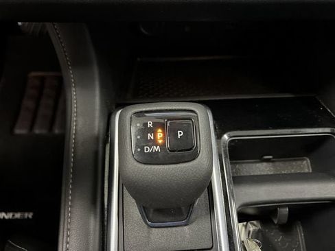 Used 2024 Nissan Pathfinder SL AWD/4WD image 16