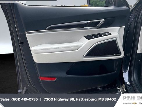 Used 2025 Kia Telluride S FWD image 17